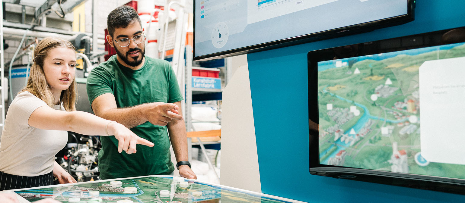 Studierende am REZ Lehr- und Forschungszentrum