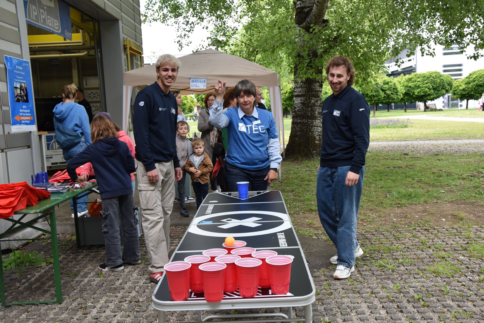 Beim Bierpong