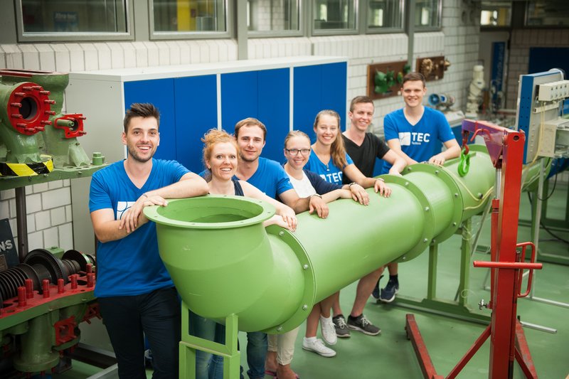 Studierende im Labor